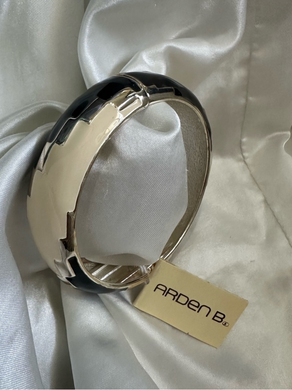 ARDEN B Y2K Black and Cream Hinged Silver Bangle Bracelet NWT Vintage